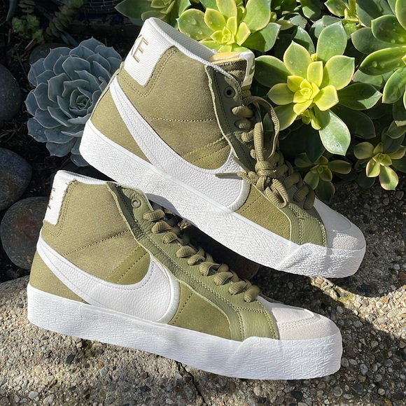 Nike Zoom Blazer Mid Premium Sneakers - Picture 4 of 15
